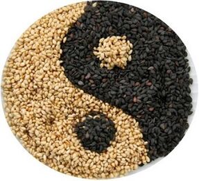 czarno-białe nasiona sezamu na zwiększenie potencji